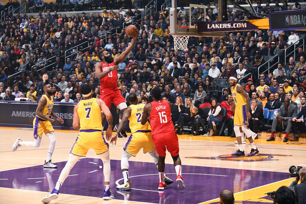 Khiến Harden và Chris Paul bị đuổi khỏi sân, Lakers đại thắng nhờ màn “gậy ông đập lưng ông” đầy thú vị Khiến Harden và Chris Paul bị đuổi khỏi sân, Lakers đại thắng nhờ màn “gậy ông đập lưng ông” đầy thú vị